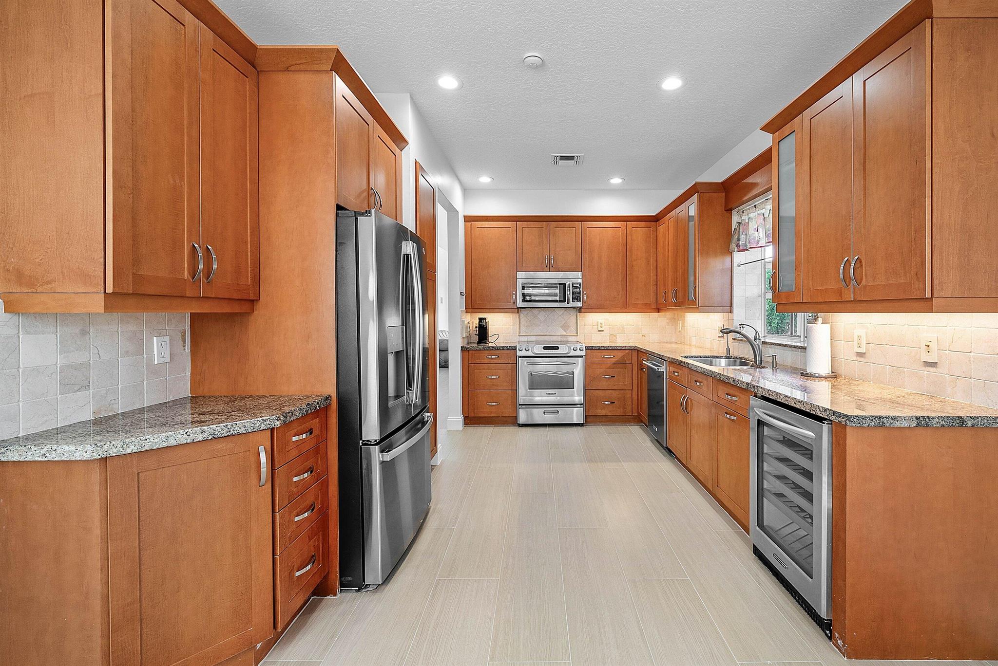 VICTORIA ISLES - Residential Lease