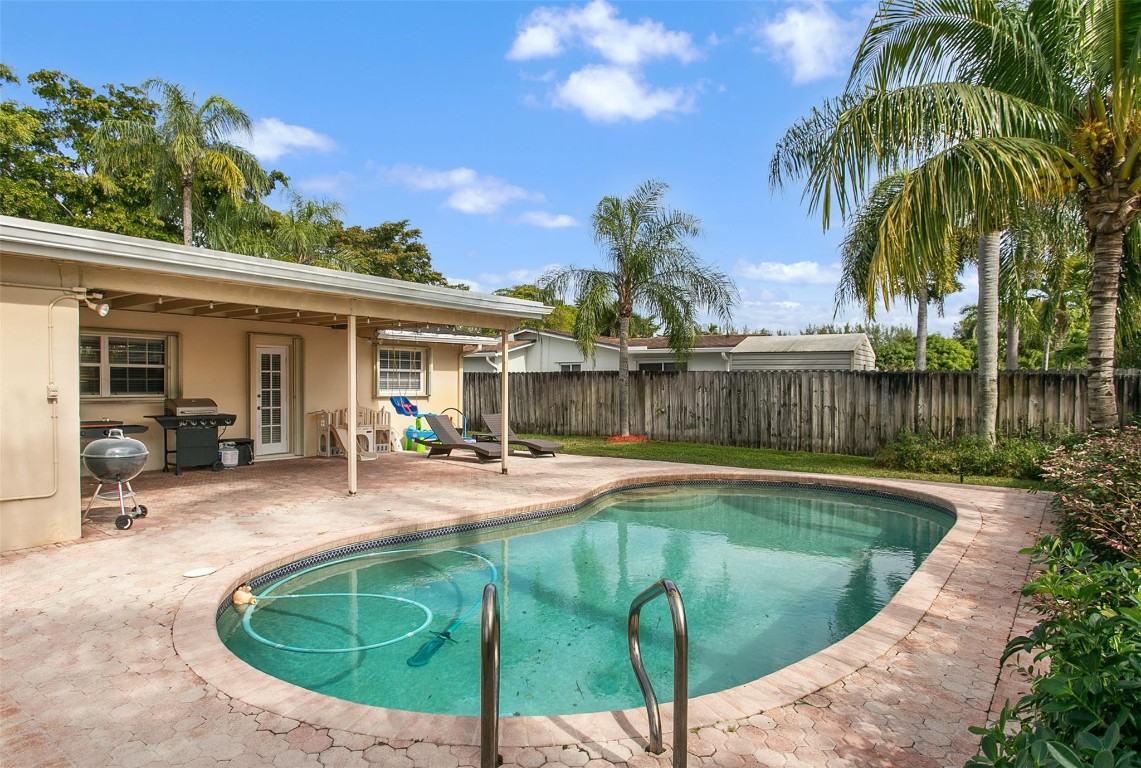 Pembroke Lakes Sec 1 76-4 - Residential