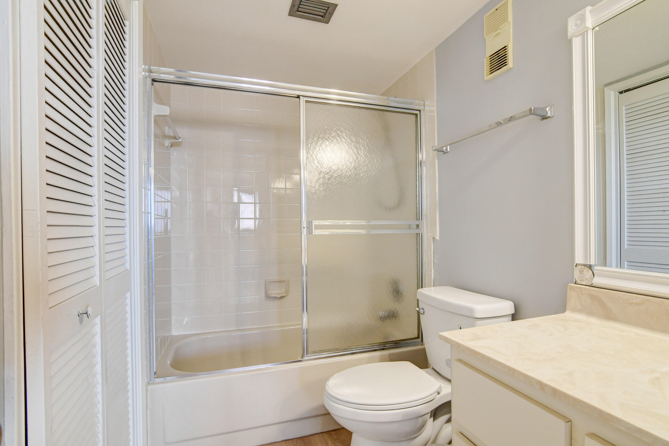 HUNTINGTON LAKES SEC THREE CONDOS - Residential Lease