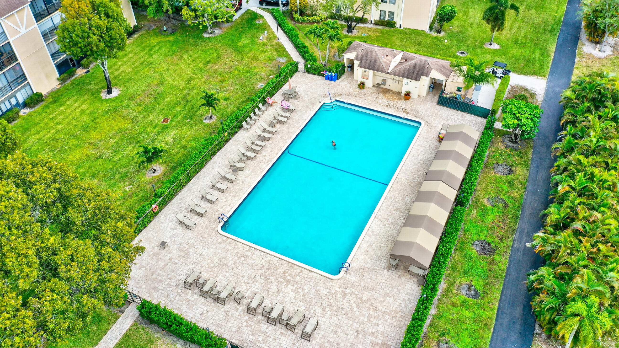 HUNTINGTON LAKES SEC THREE CONDOS - Residential Lease