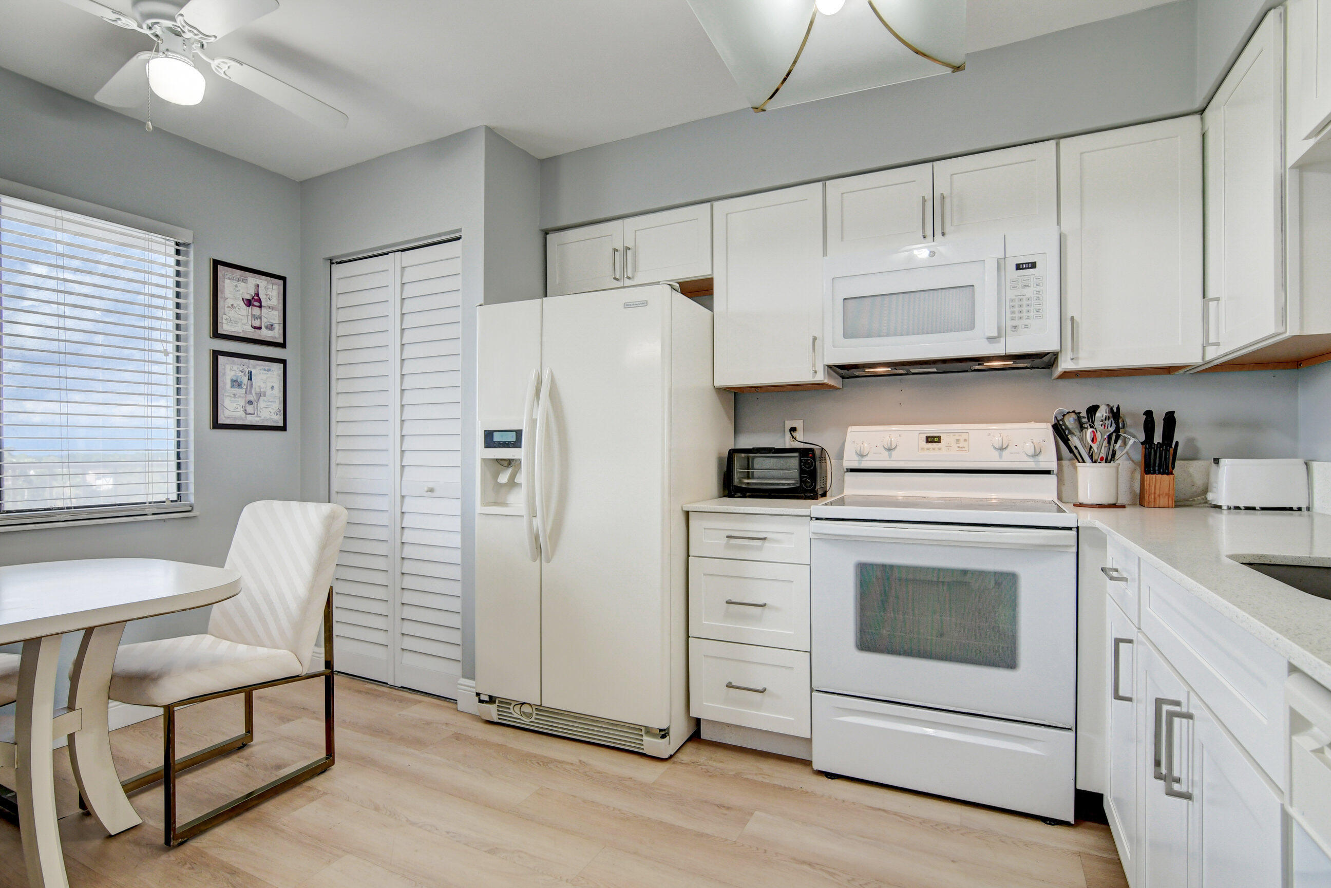 HUNTINGTON LAKES SEC THREE CONDOS - Residential Lease