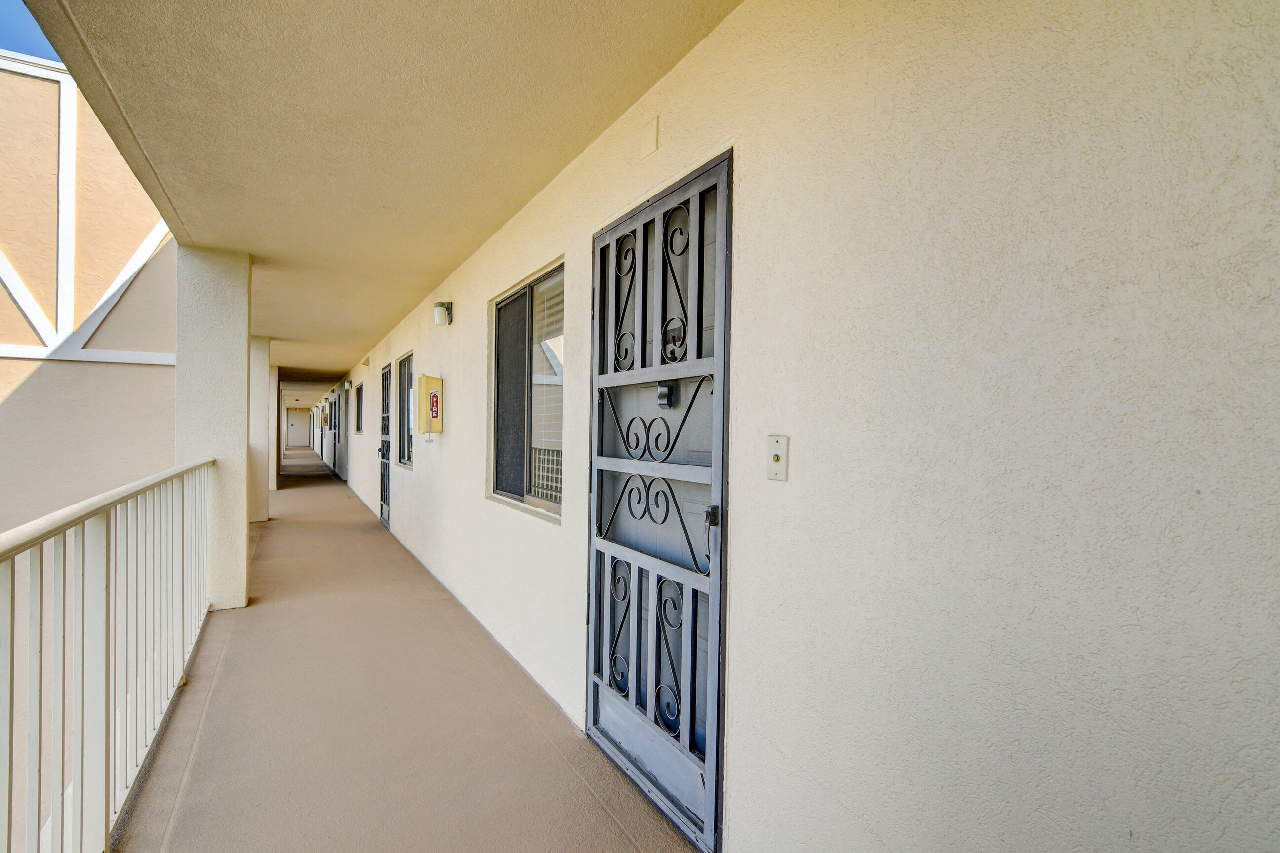 HUNTINGTON LAKES SEC THREE CONDOS - Residential Lease