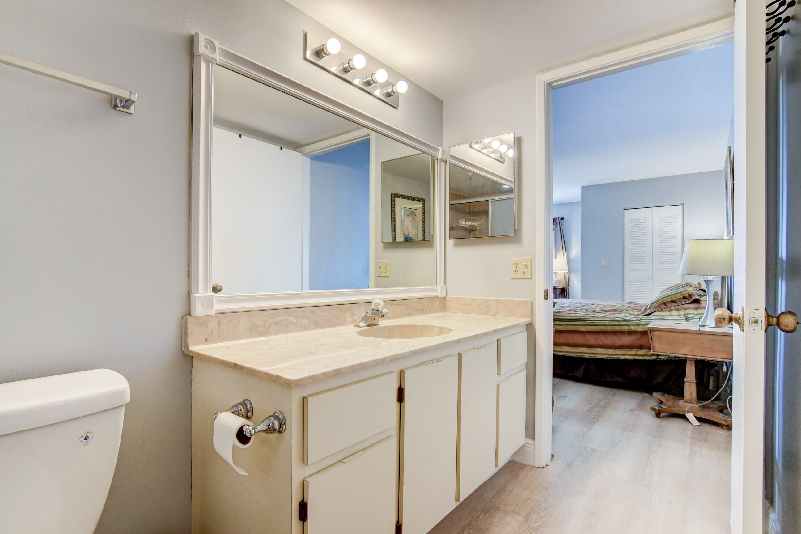 HUNTINGTON LAKES SEC THREE CONDOS - Residential Lease