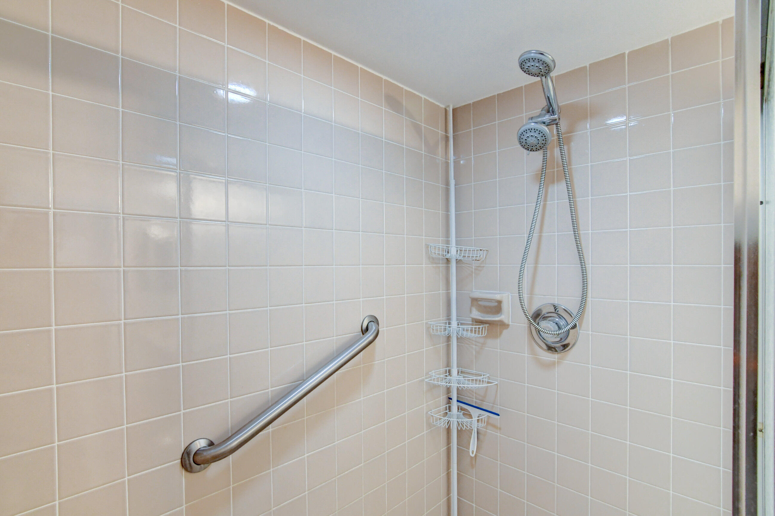 HUNTINGTON LAKES SEC THREE CONDOS - Residential Lease