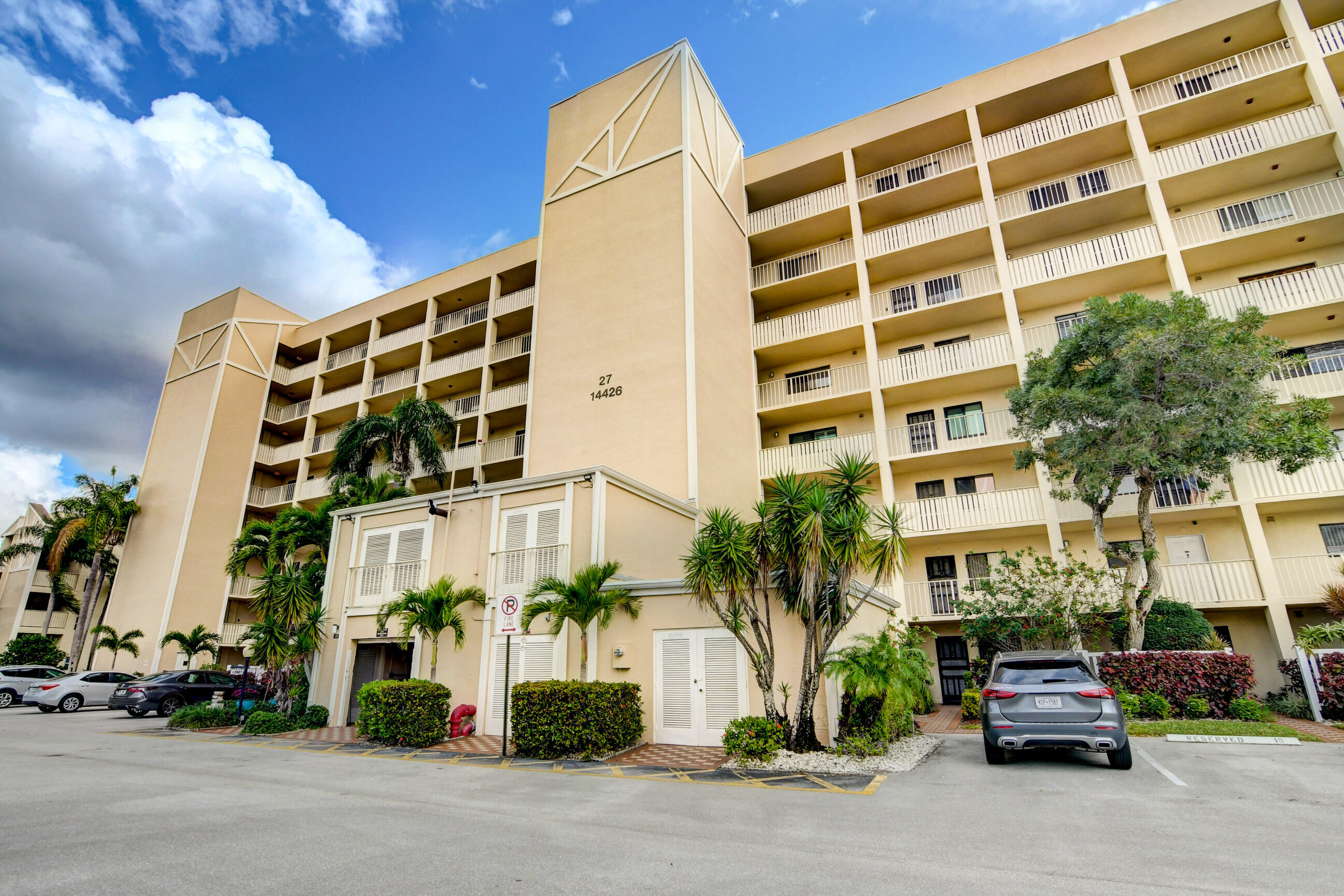 HUNTINGTON LAKES SEC THREE CONDOS - Residential Lease