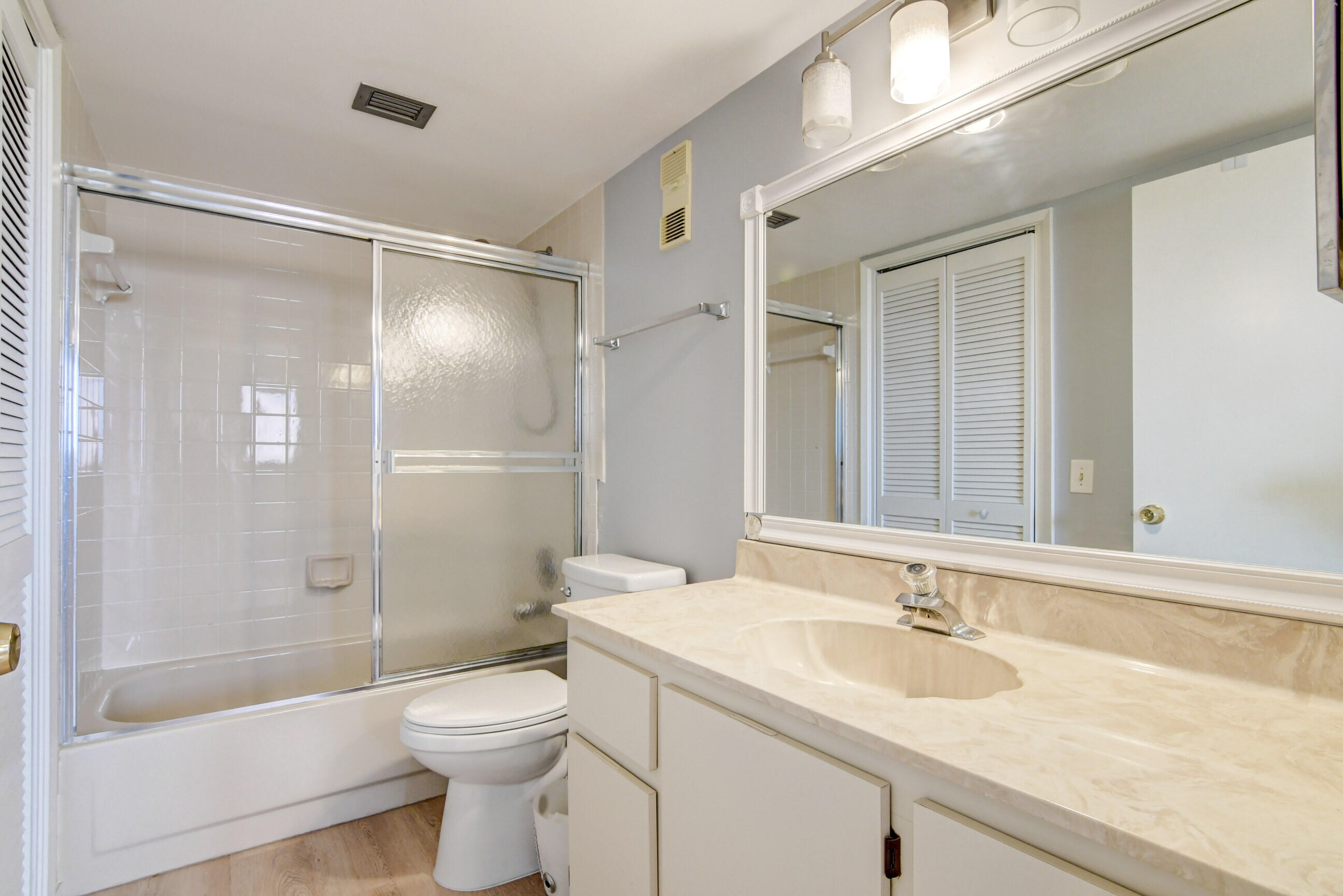 HUNTINGTON LAKES SEC THREE CONDOS - Residential Lease