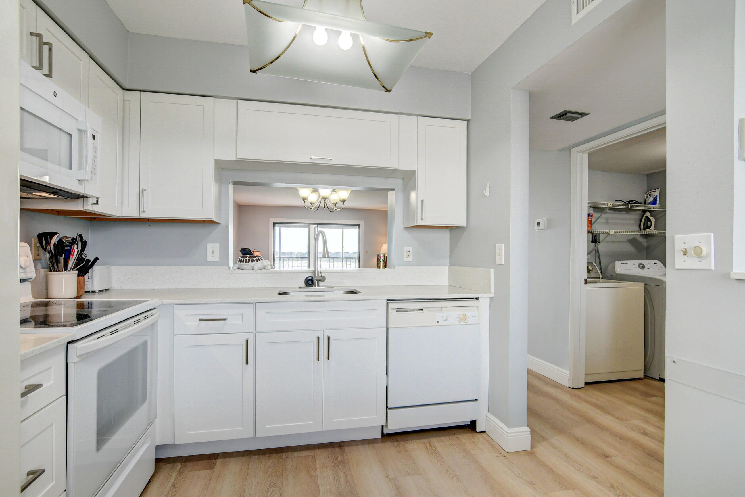 HUNTINGTON LAKES SEC THREE CONDOS - Residential Lease