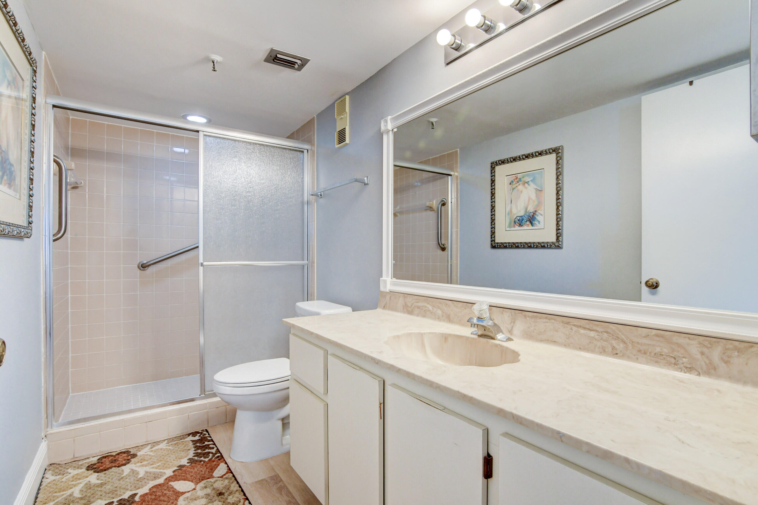 HUNTINGTON LAKES SEC THREE CONDOS - Residential Lease