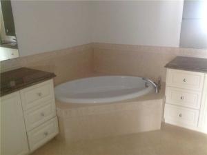 HARBOUR ISLE AT HUTCHINSO - Residential