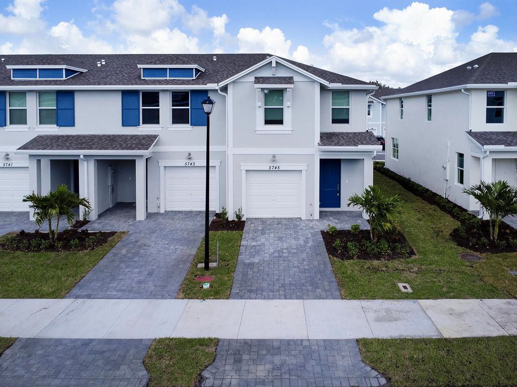 Photo of 5745 SE Edgewater Circle, Stuart, FL 34997 (MLS # R11008941)