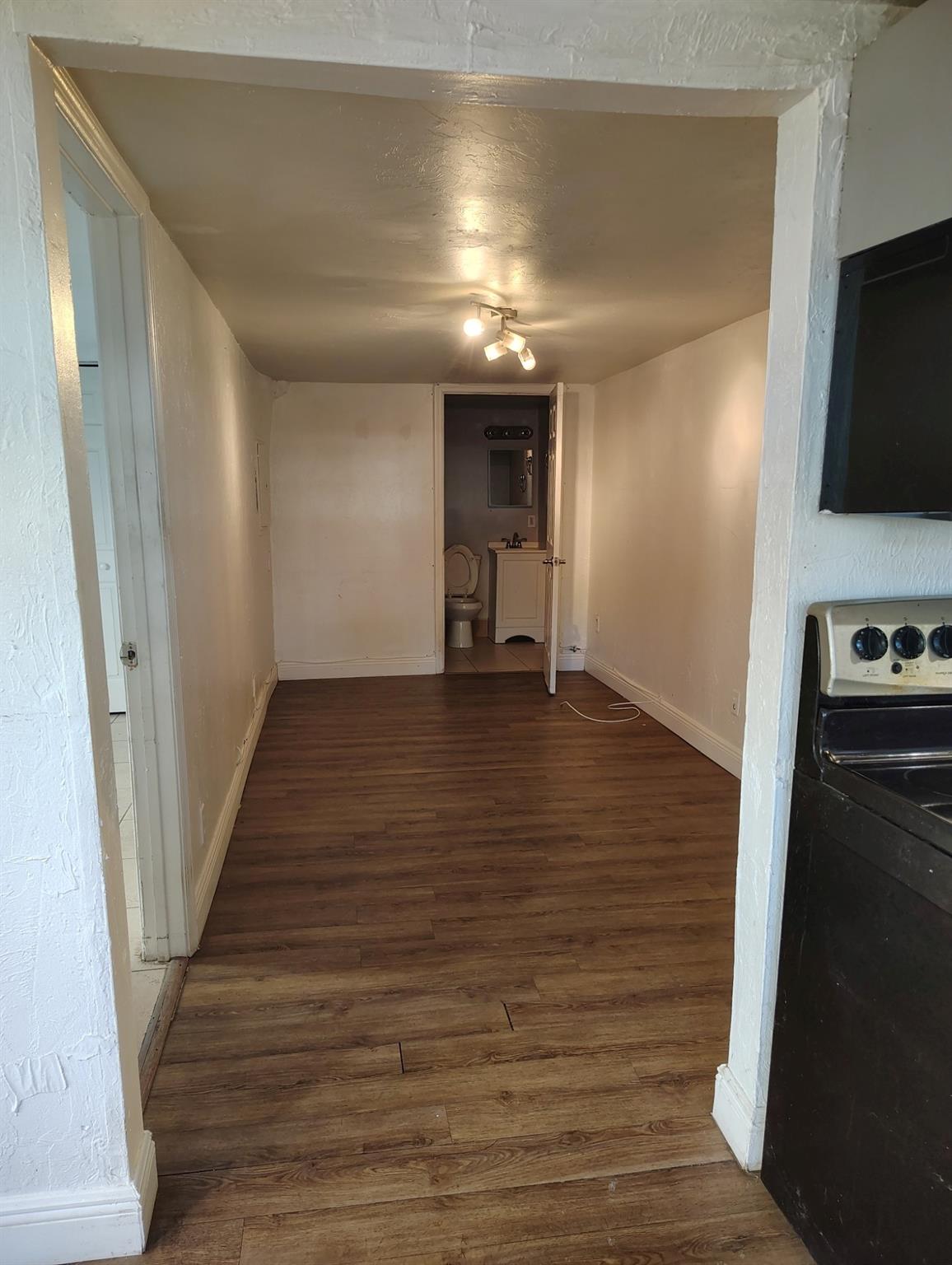 Hollywood 1-21 B - Residential Lease