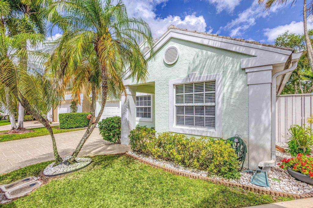 Photo of 12 Admirals Court, Palm Beach Gardens, FL 33418 (MLS # R11079076)