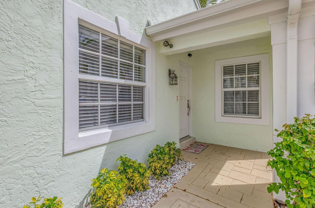 Photo of 12 Admirals Court, Palm Beach Gardens, FL 33418 (MLS # R11079076)