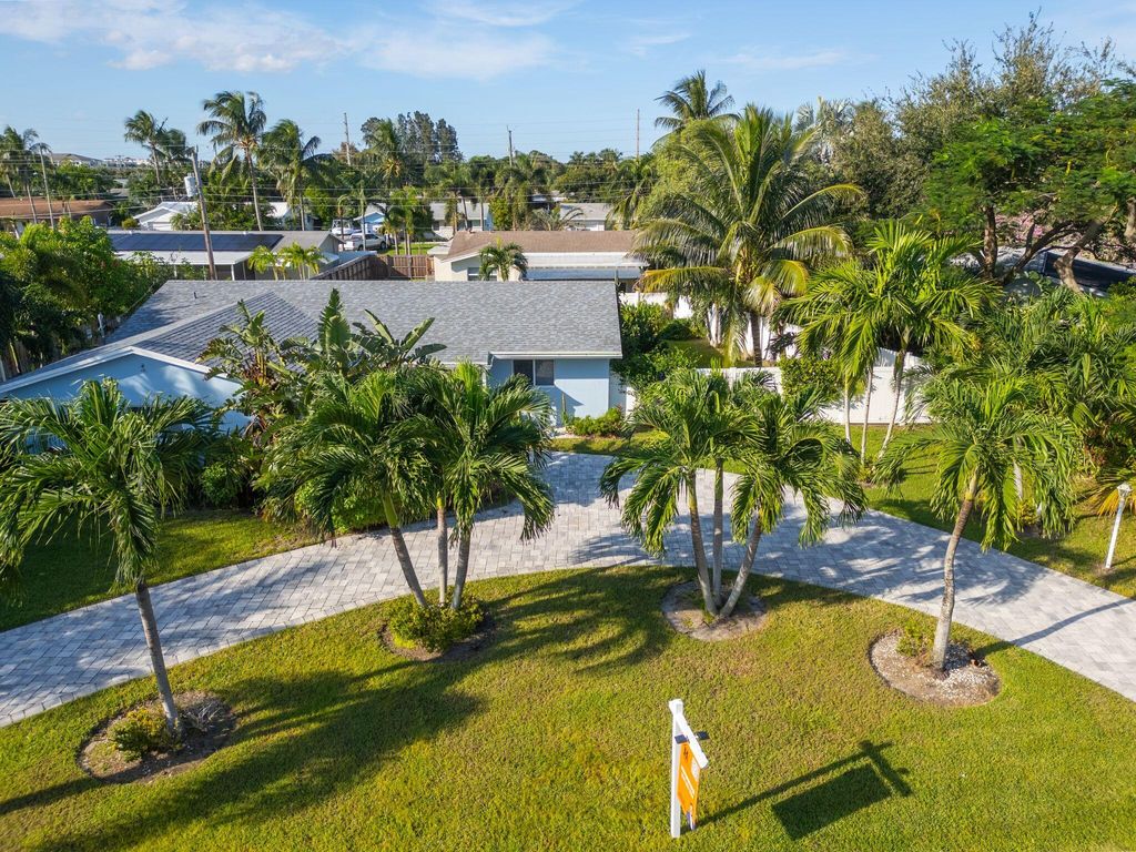 Photo of 1034 Coral Drive, Boynton Beach, FL 33426 (MLS # R11027596)