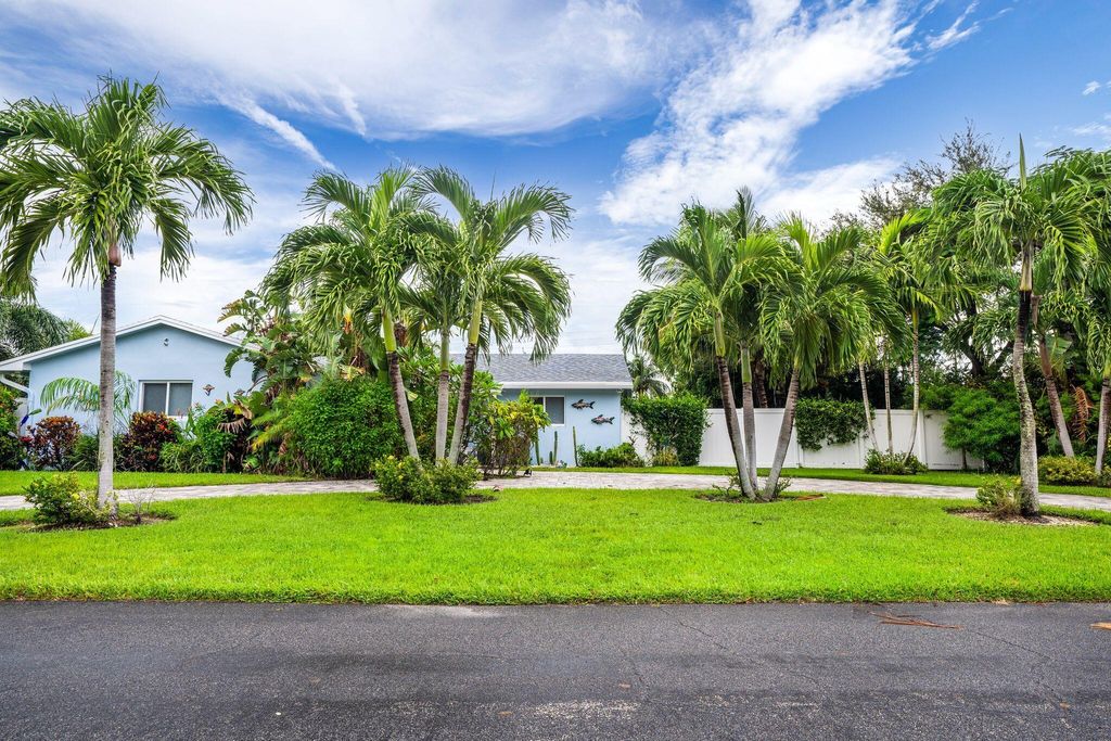 Photo of 1034 Coral Drive, Boynton Beach, FL 33426 (MLS # R11027596)