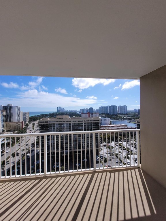 1985 S Ocean Drive 19J