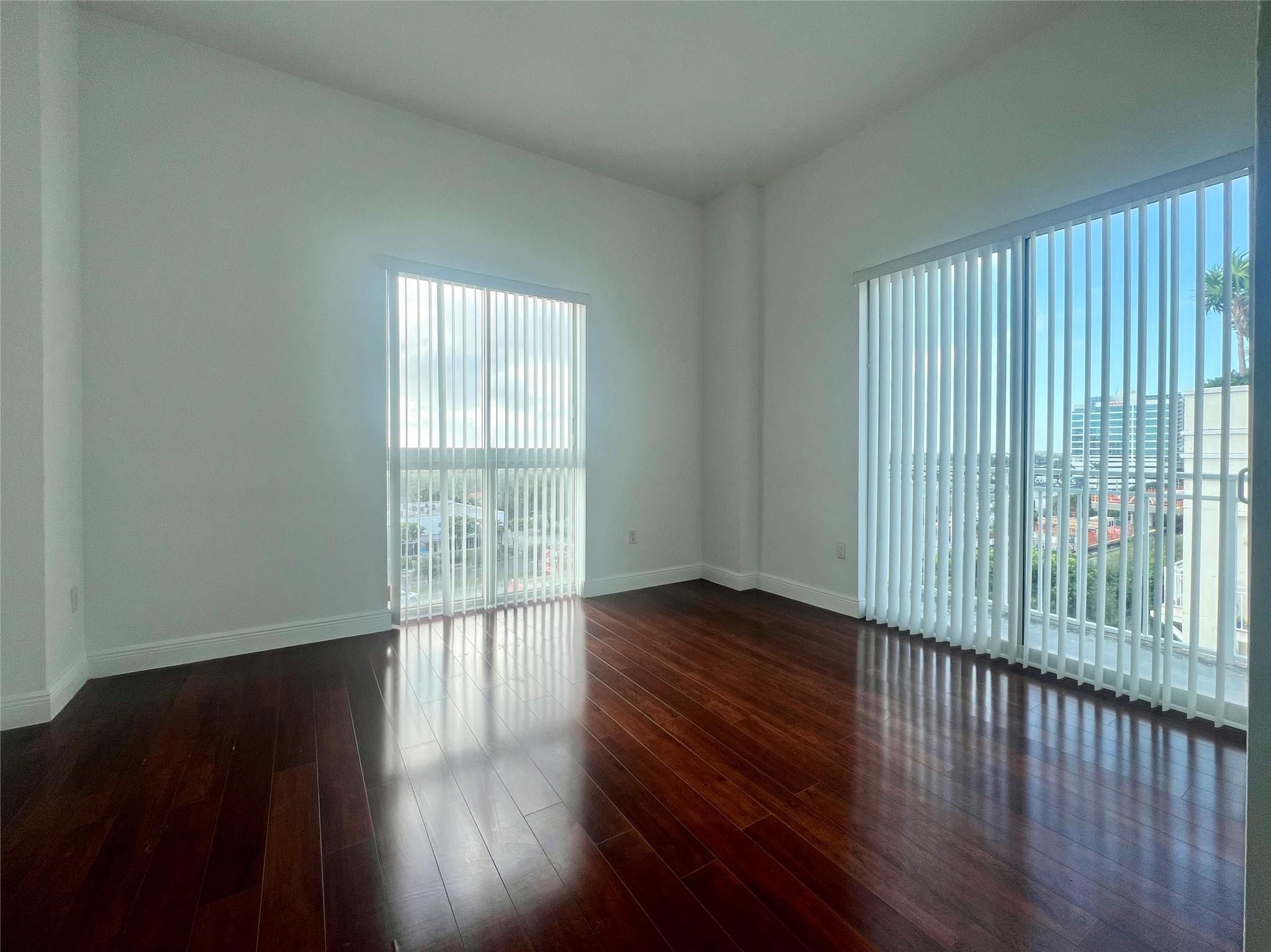 DOWNTOWN DADELAND CONDO NO 5 - Residential Lease