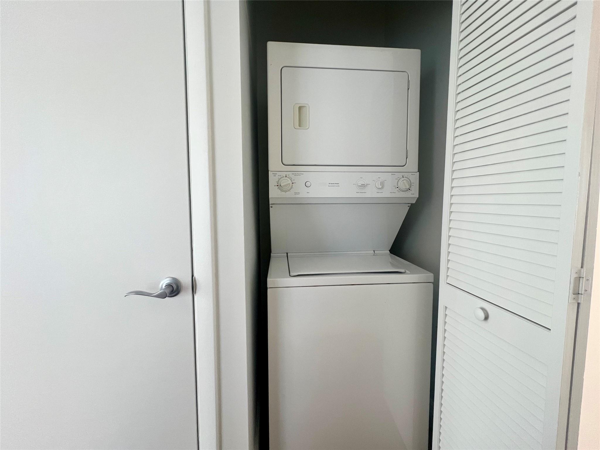 DOWNTOWN DADELAND CONDO NO 5 - Residential Lease