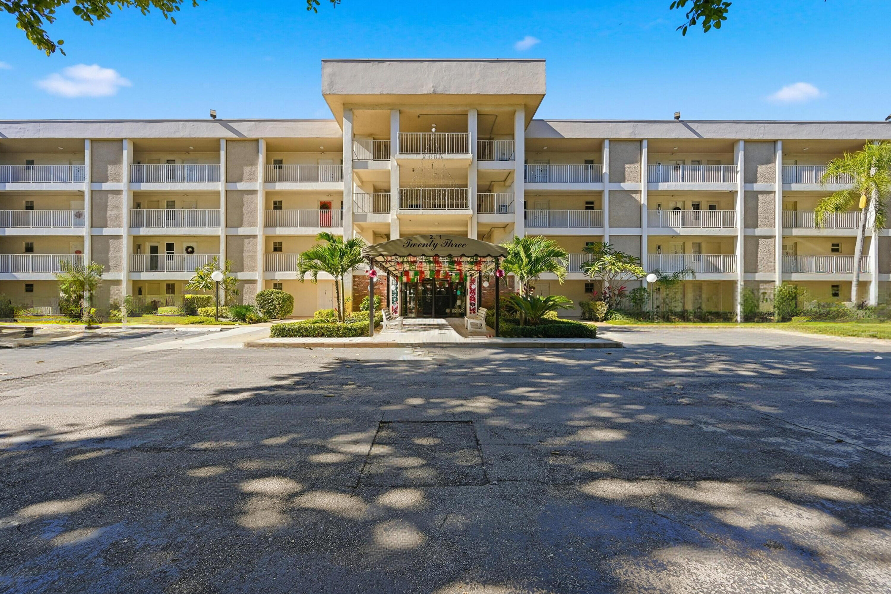 NO 23 PALM-AIRE COUNTRY CLUB - Residential