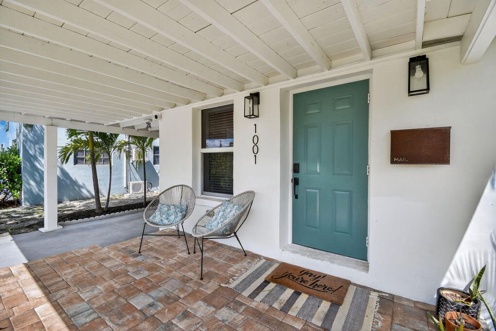 Photo of 1001 NE 16th Street, Fort Lauderdale, FL 33304 (MLS # R11131442)