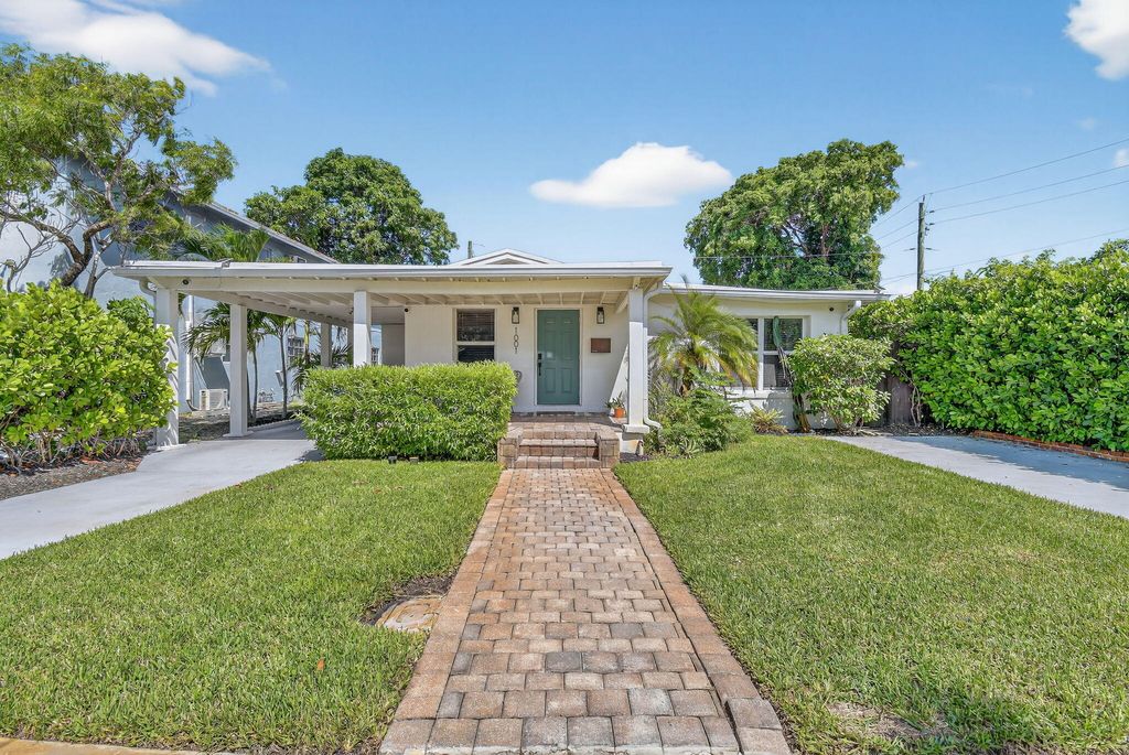 Photo of 1001 NE 16th Street, Fort Lauderdale, FL 33304 (MLS # R11131442)