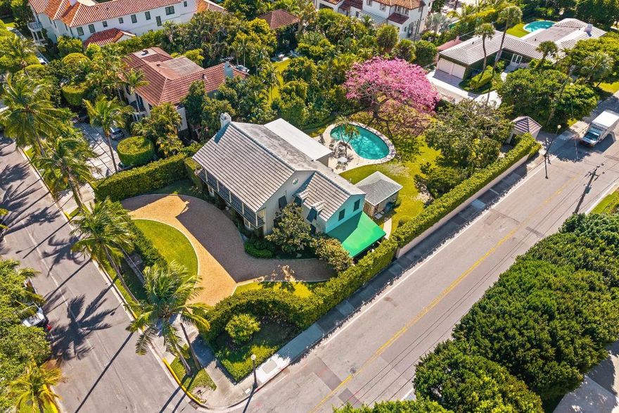 Fantastic 18,700+/- square foot lot on Barton Avenue. Perfectly situated on the sunny South Side of the road with convenience of a service drive. Excellent location in the center of town just minutes from shops, restaurants, the beach, and the Lake Trail. 4BR/5BA home is designer ready or build your dream Palm Beach estate.