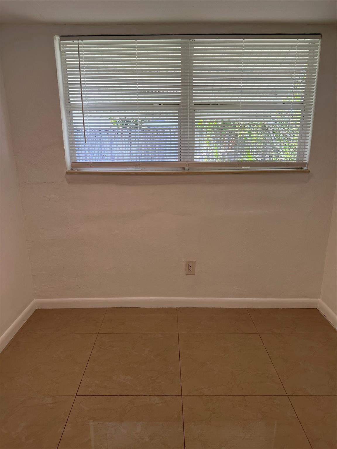 South Hollywood Amd 4-10 - Residential Lease