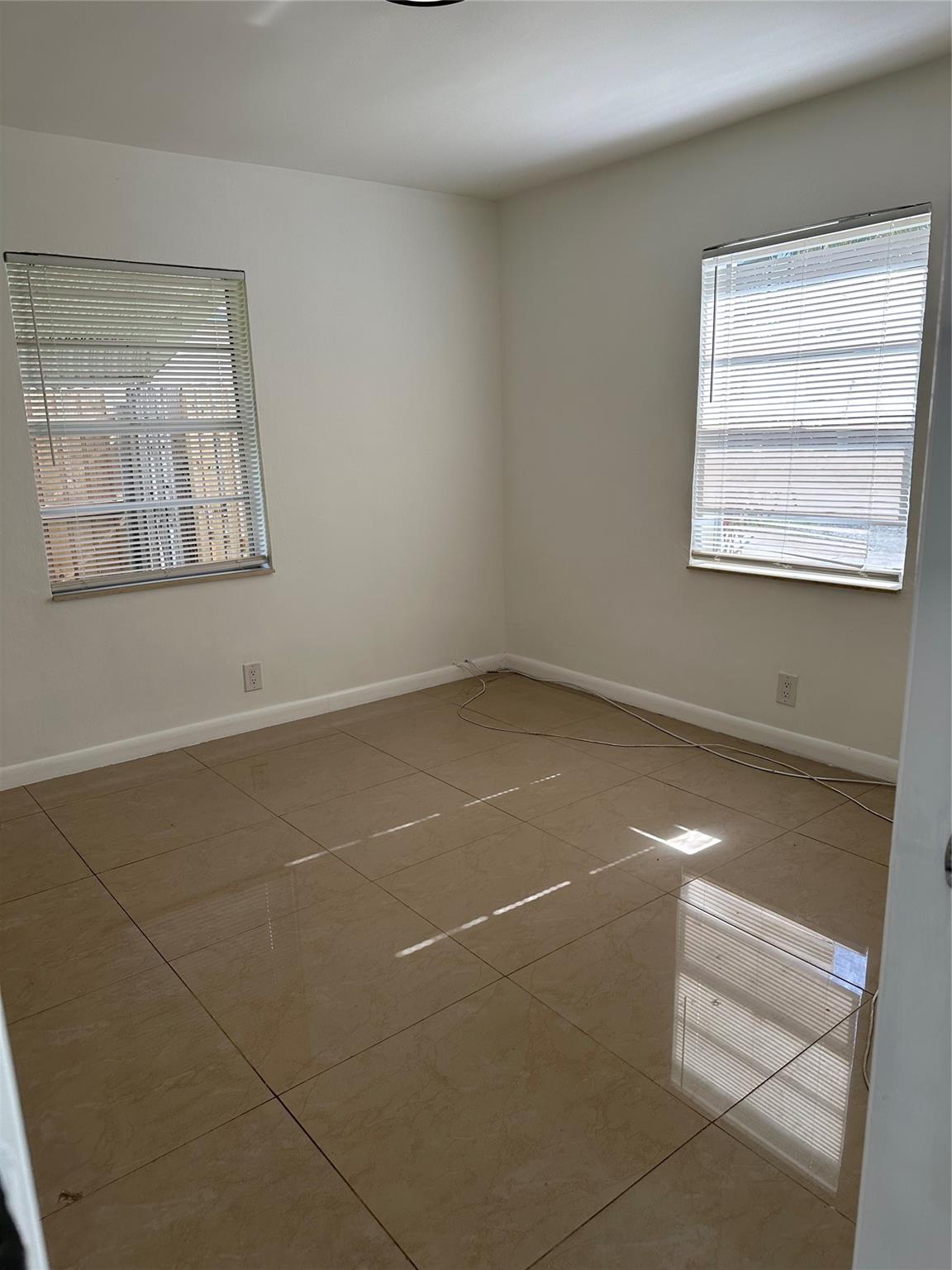 South Hollywood Amd 4-10 - Residential Lease