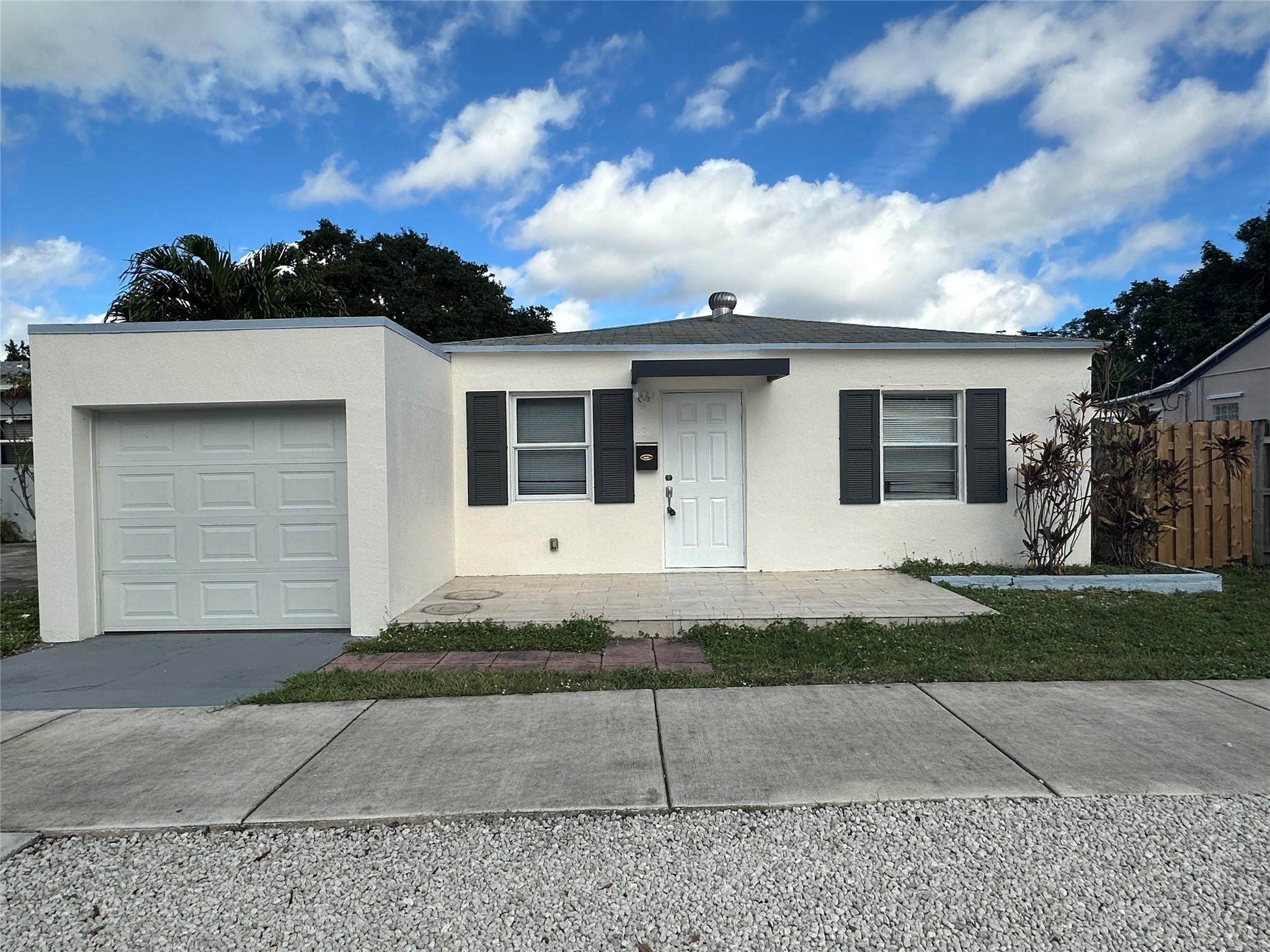 South Hollywood Amd 4-10 - Residential Lease