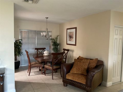 Single Family Residence in Tamarac FL 4958 NW 48 Terrace Ter 4.jpg