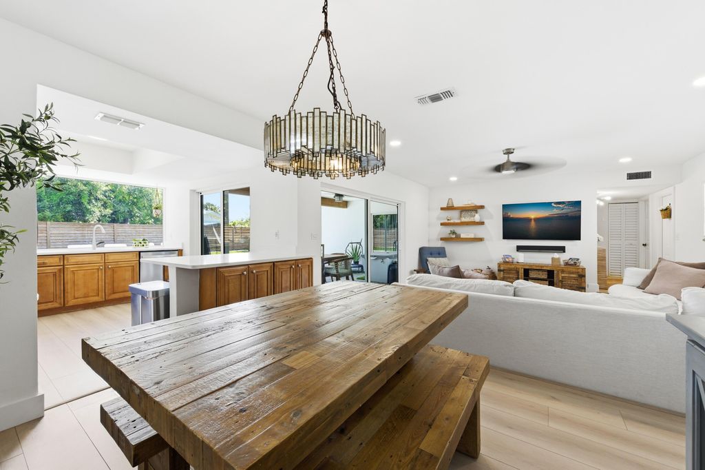 Photo of 9744 Dahlia Avenue, Palm Beach Gardens, FL 33410 (MLS # B26017090)