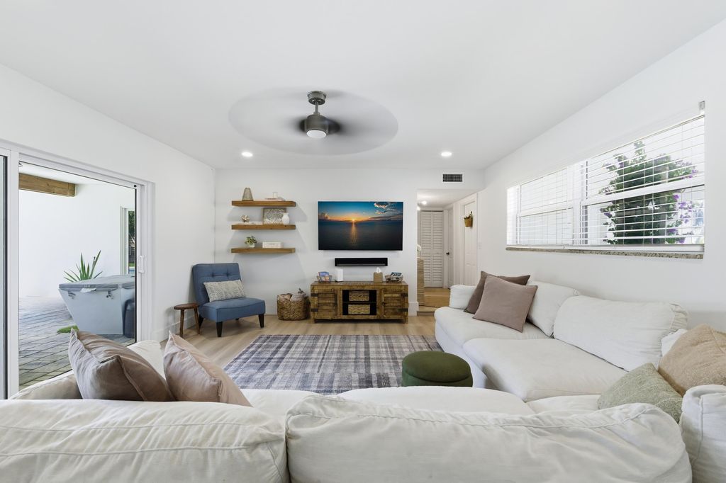 Photo of 9744 Dahlia Avenue, Palm Beach Gardens, FL 33410 (MLS # B26017090)