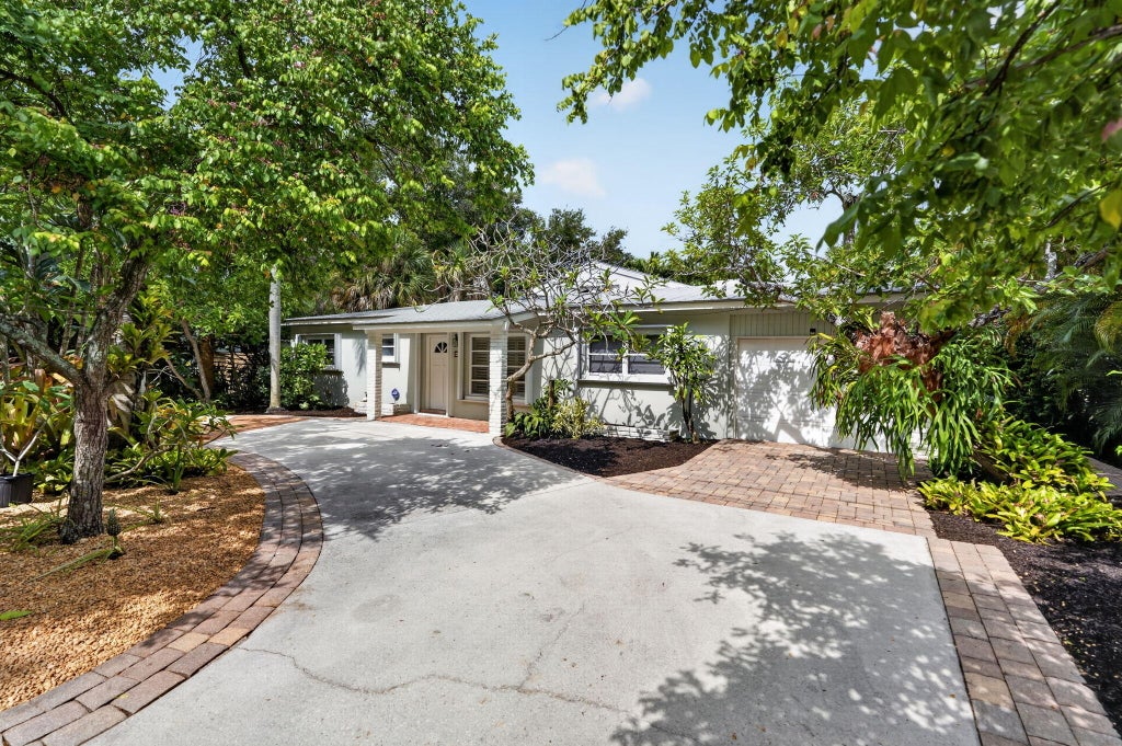 Photo of 606 Paulina Road, Jupiter, FL 33477 (MLS # B26040688)