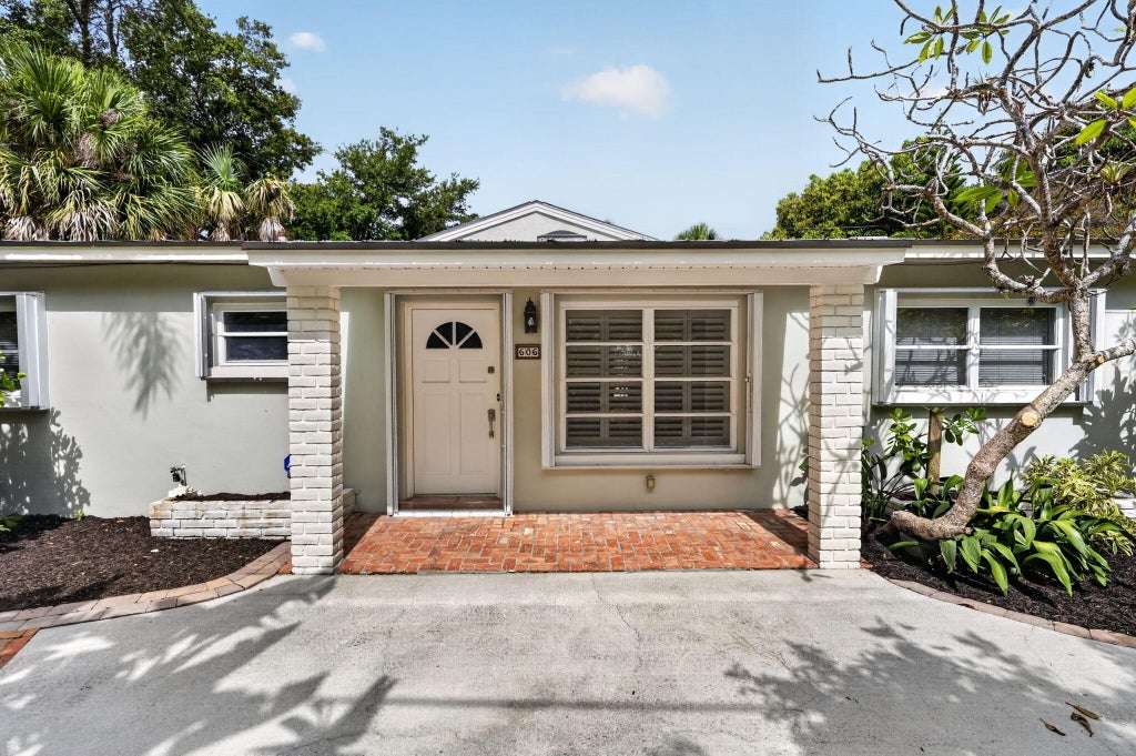 Photo of 606 Paulina Road, Jupiter, FL 33477 (MLS # B26040688)