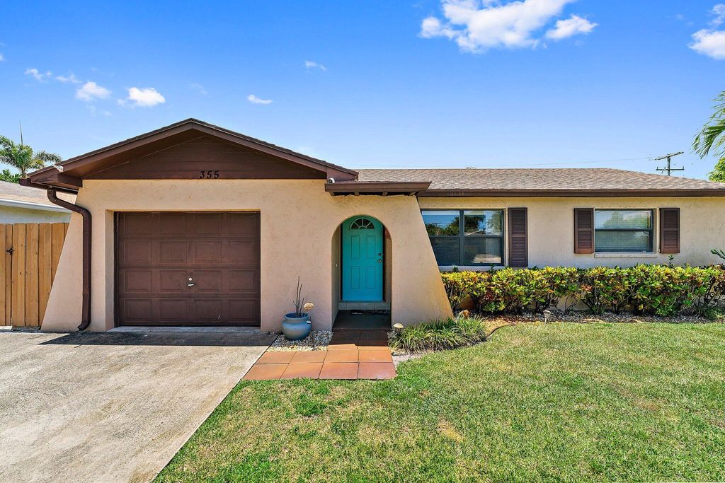 Photo of 355 Azalea Street, Palm Beach Gardens, FL 33410 (MLS # R10994908)