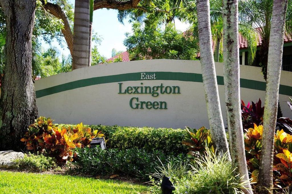 Photo of 11 E Lexington Lane #G, Palm Beach Gardens, FL 33418 (MLS # R10943909)