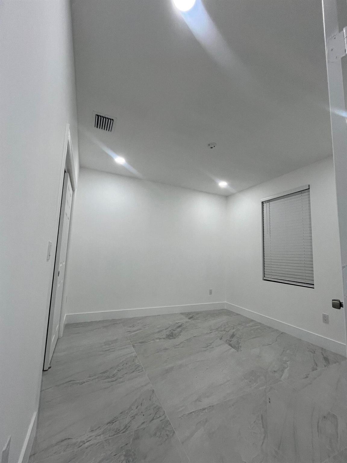 MILITARY PARK DIEKHANS AD - Residential Lease