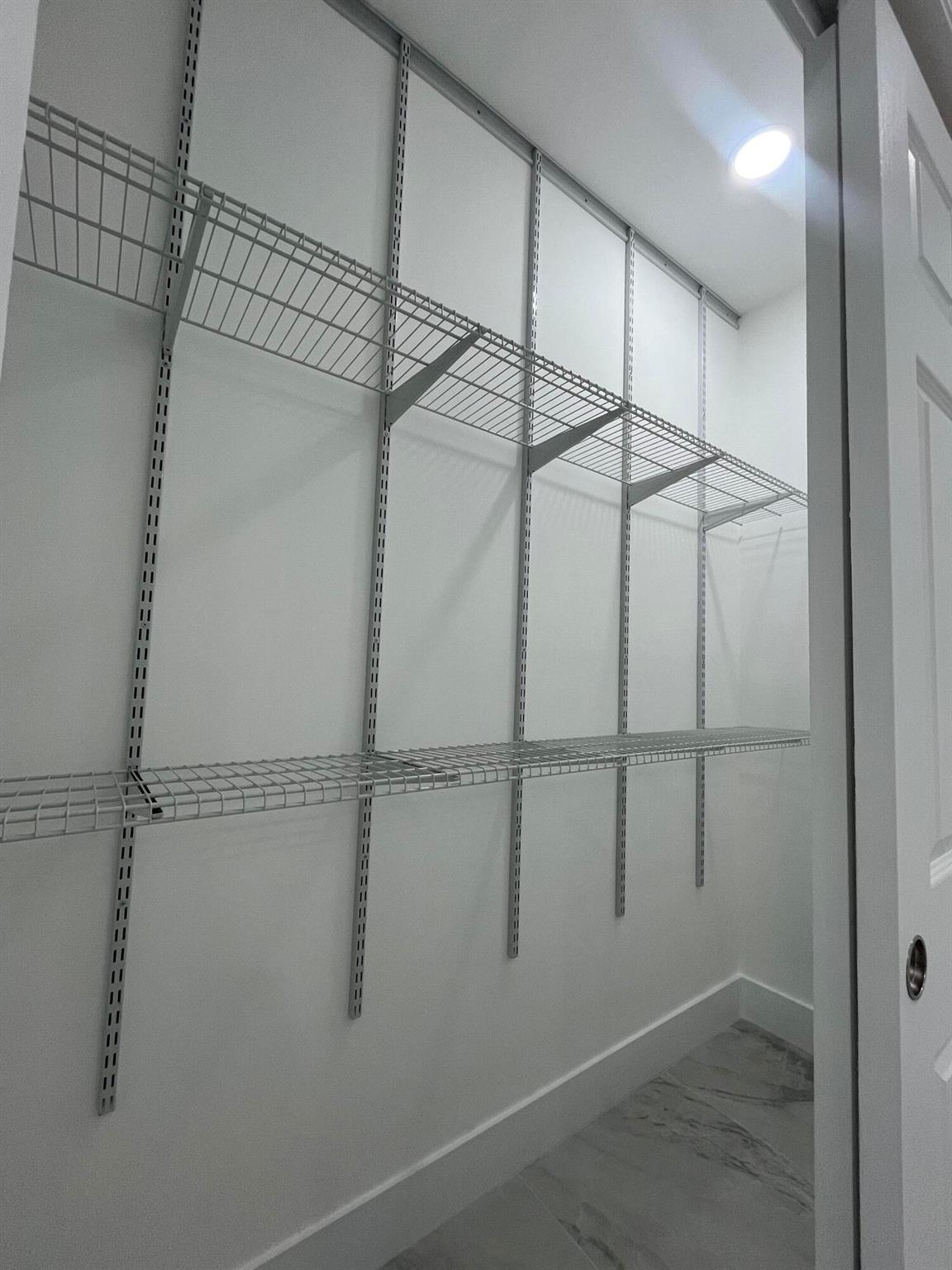 MILITARY PARK DIEKHANS AD - Residential Lease