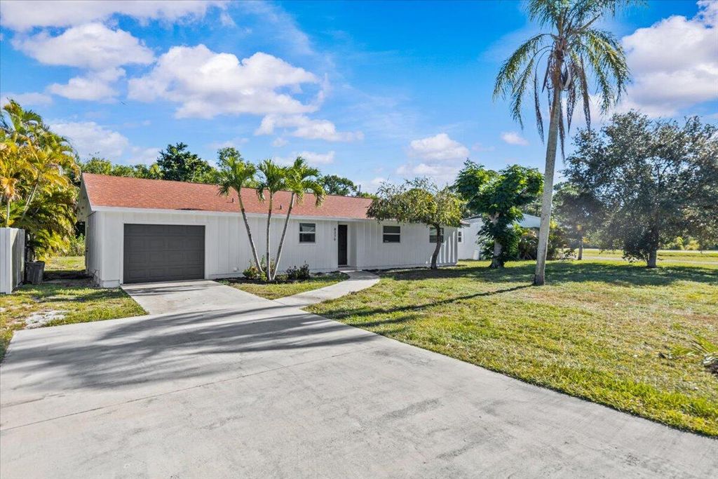 Photo of 8379 SE Camellia Drive, Hobe Sound, FL 33455 (MLS # R11147226)