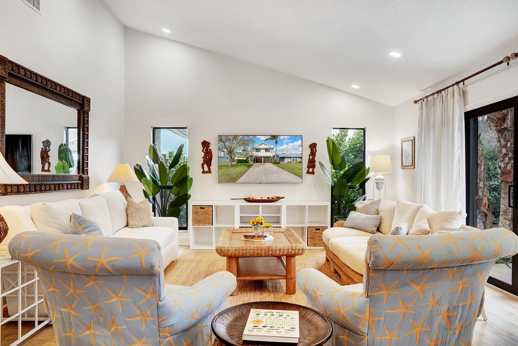 Photo of 1113 Rainwood Cir, Palm Beach Gardens, FL 33410 (MLS # R10946400)