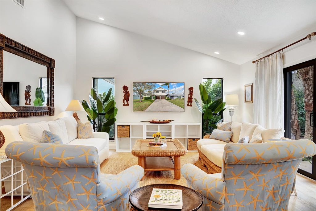 Photo of 1113 Rainwood Circle, Palm Beach Gardens, FL 33410 (MLS # R10946400)