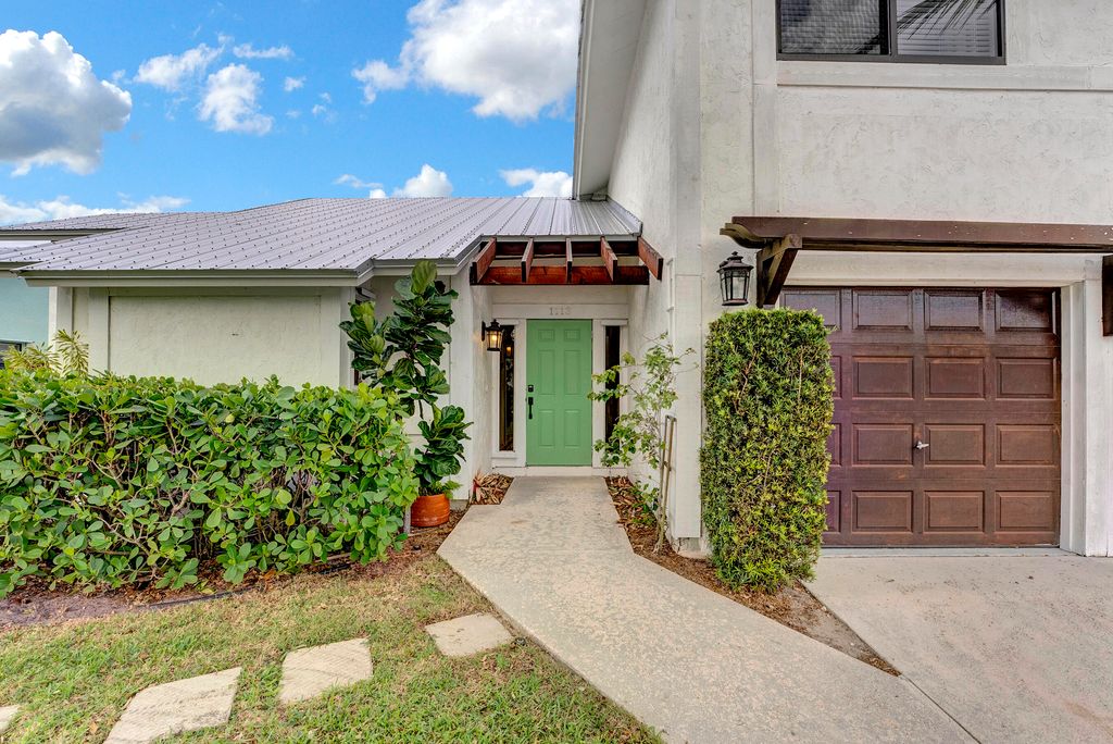 Photo of 1113 Rainwood Cir, Palm Beach Gardens, FL 33410 (MLS # R10946400)