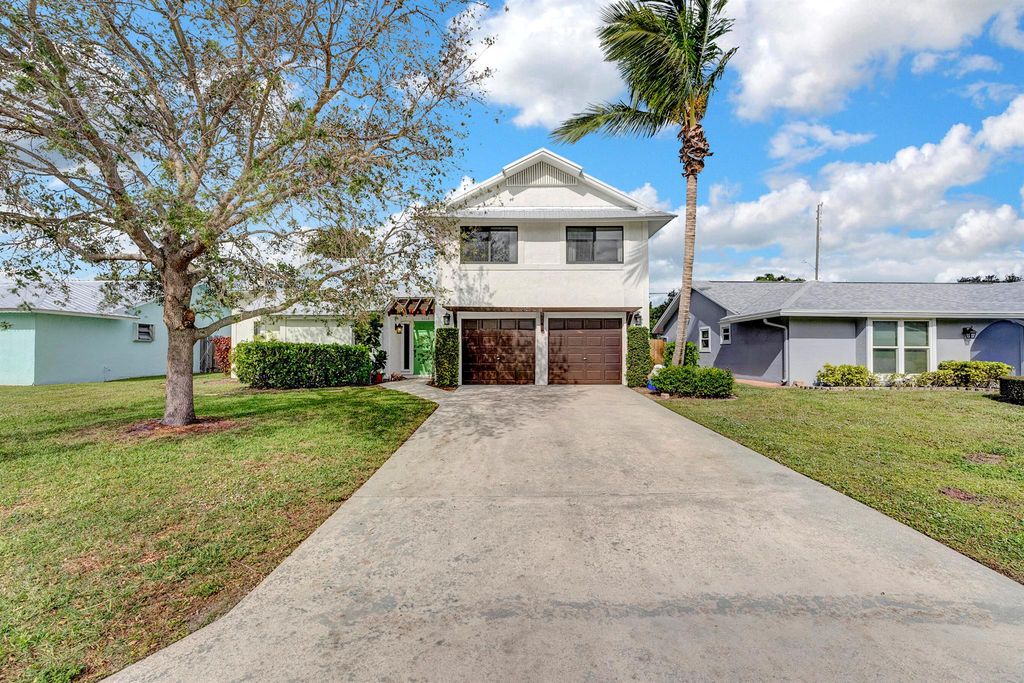 Photo of 1113 Rainwood Cir, Palm Beach Gardens, FL 33410 (MLS # R10946400)