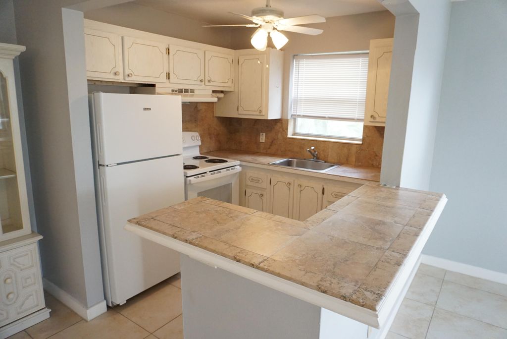 Photo of 298 Windsor M, West Palm Beach, FL 33417 (MLS # B26035036)