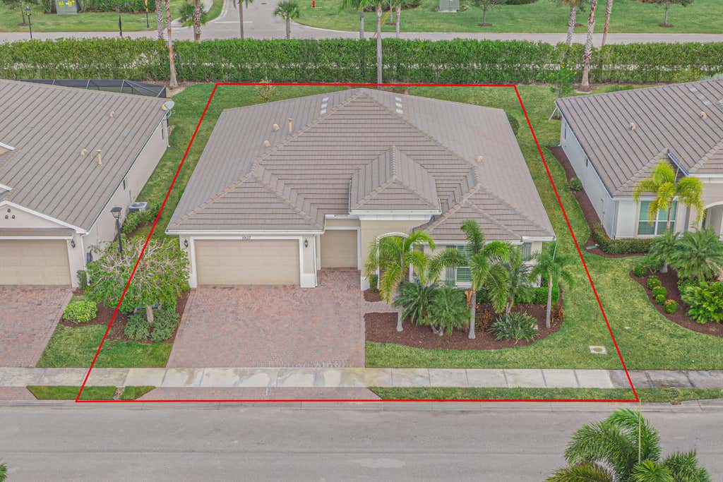 Photo of 10127 SW Cypress Wood Court, Port Saint Lucie, FL 34987 (MLS # R10946363)