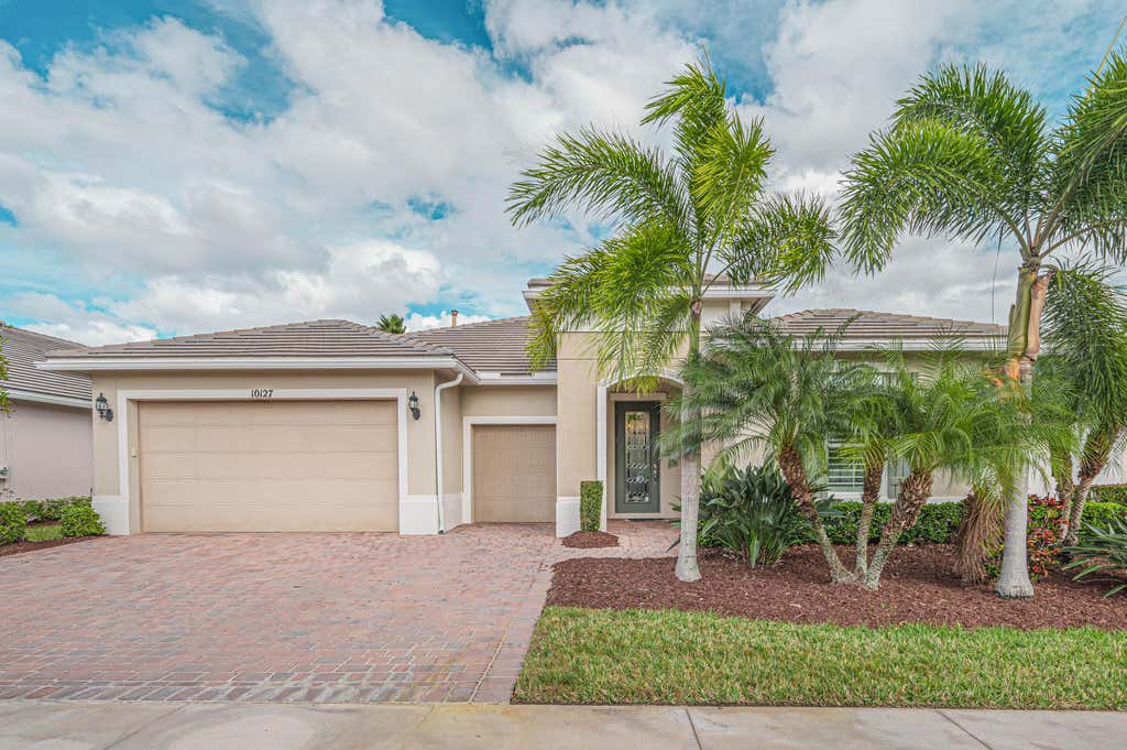 Photo of 10127 SW Cypress Wood Court, Port Saint Lucie, FL 34987 (MLS # R10946363)