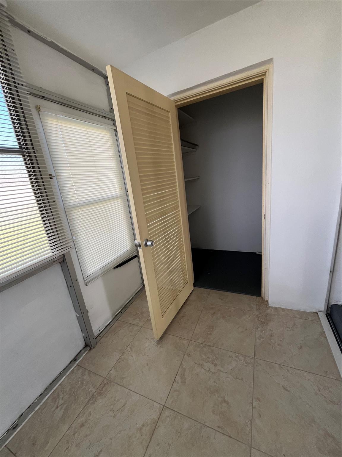 Cresthaven Villas Condo - Residential