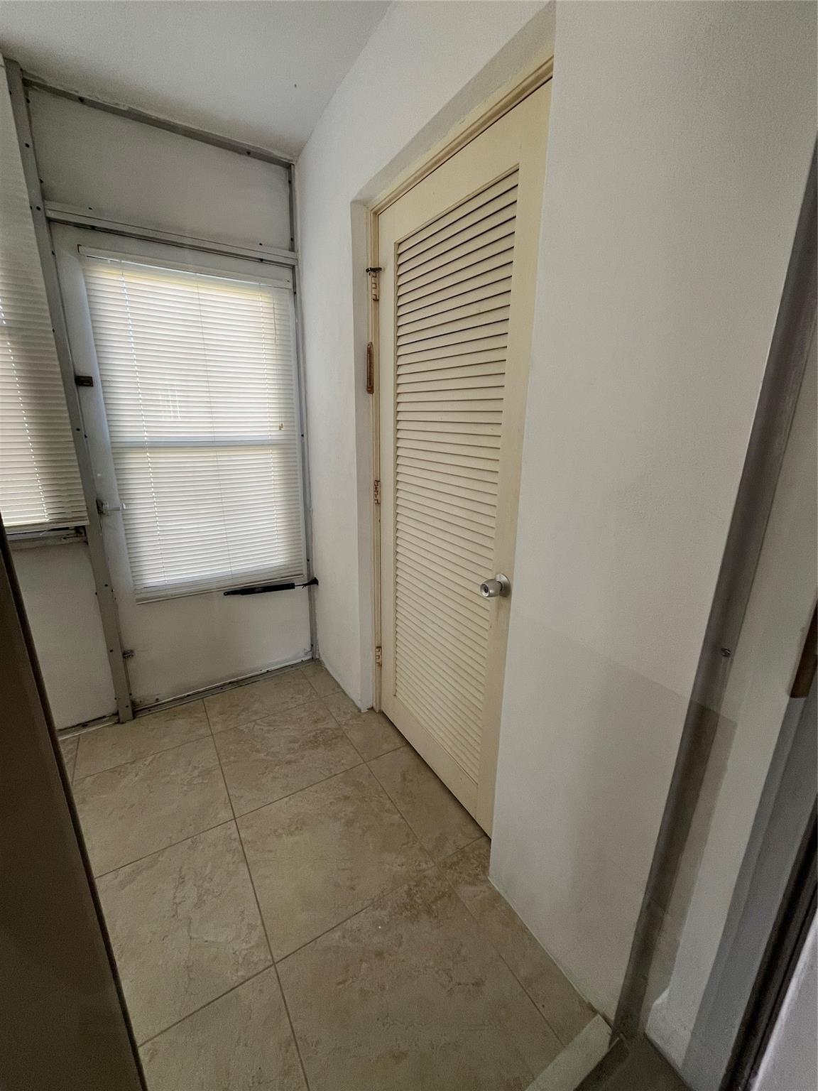 Cresthaven Villas Condo - Residential