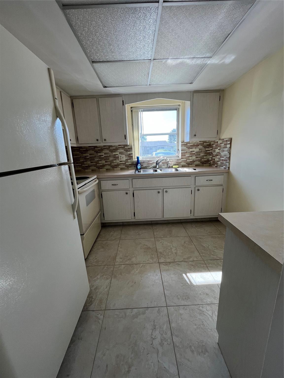 Cresthaven Villas Condo - Residential