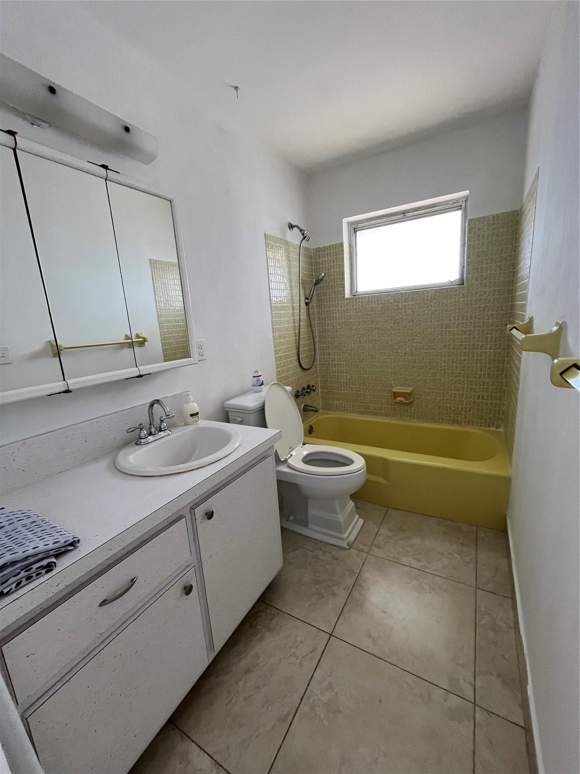 Cresthaven Villas Condo - Residential